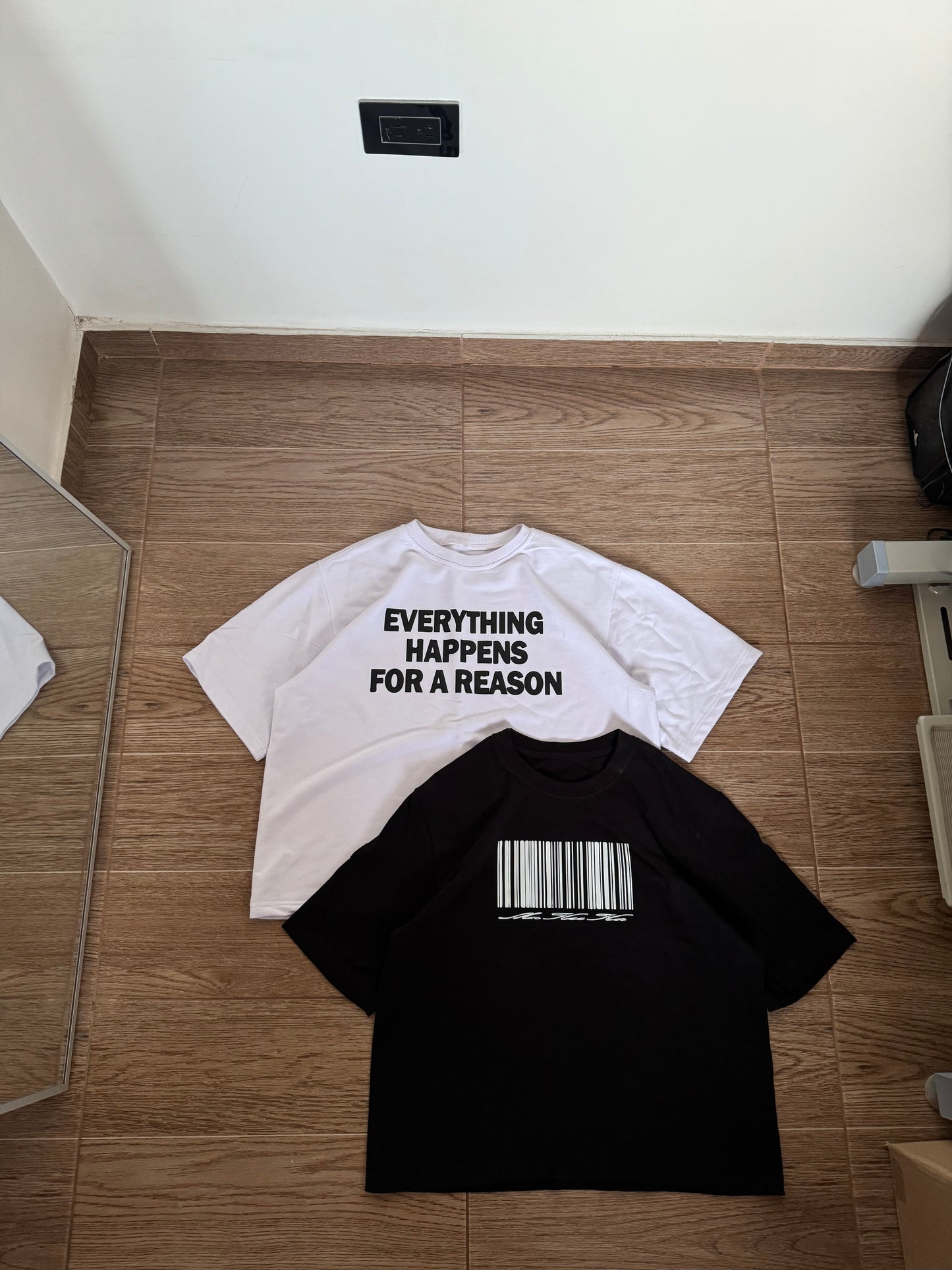 CAMISETAS EVERYTHING HAPPENS FOR A REASON