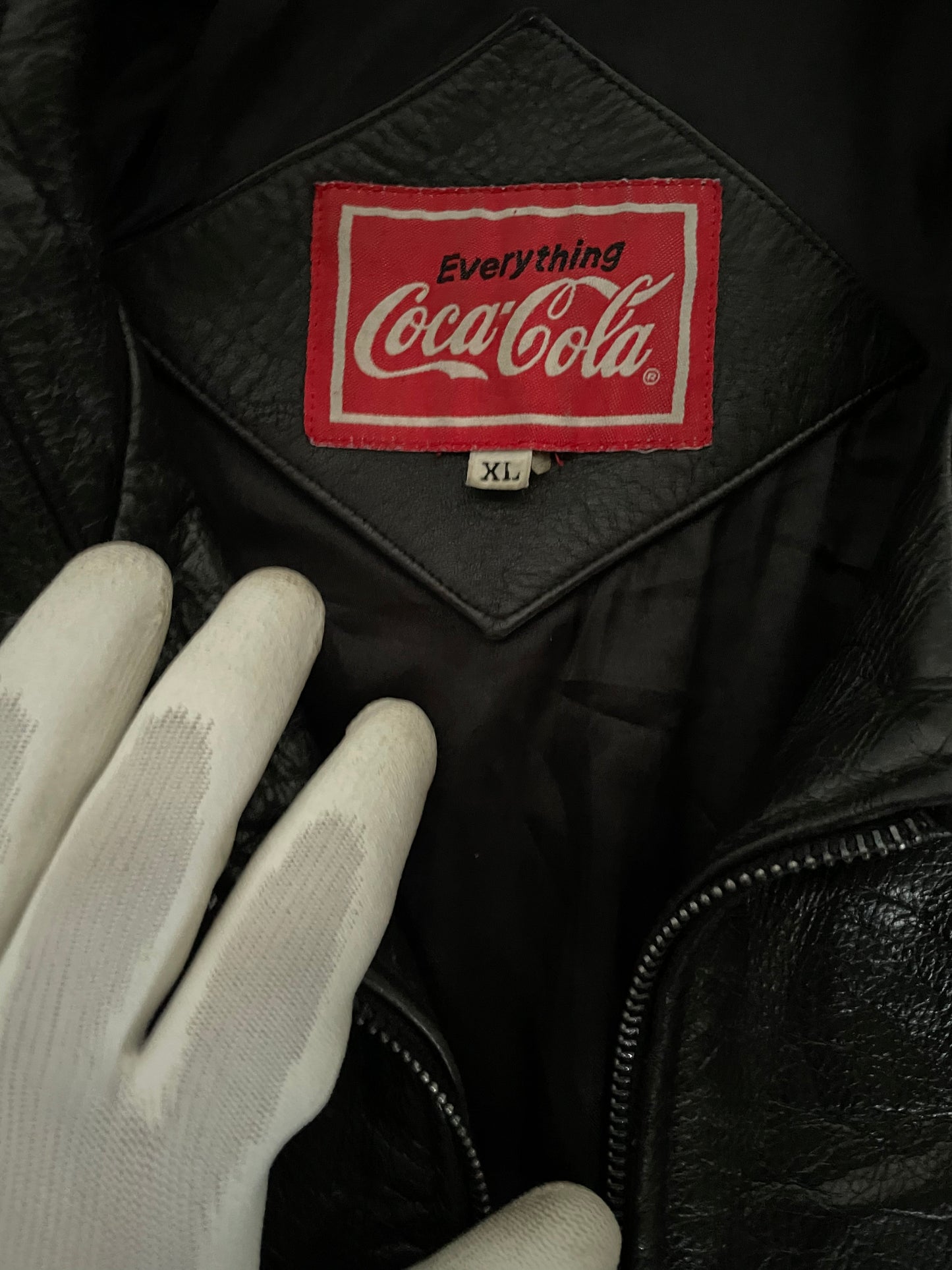 Bomber Jacket en cuero World Of Coca-Cola NewYork de colección edicion 1987