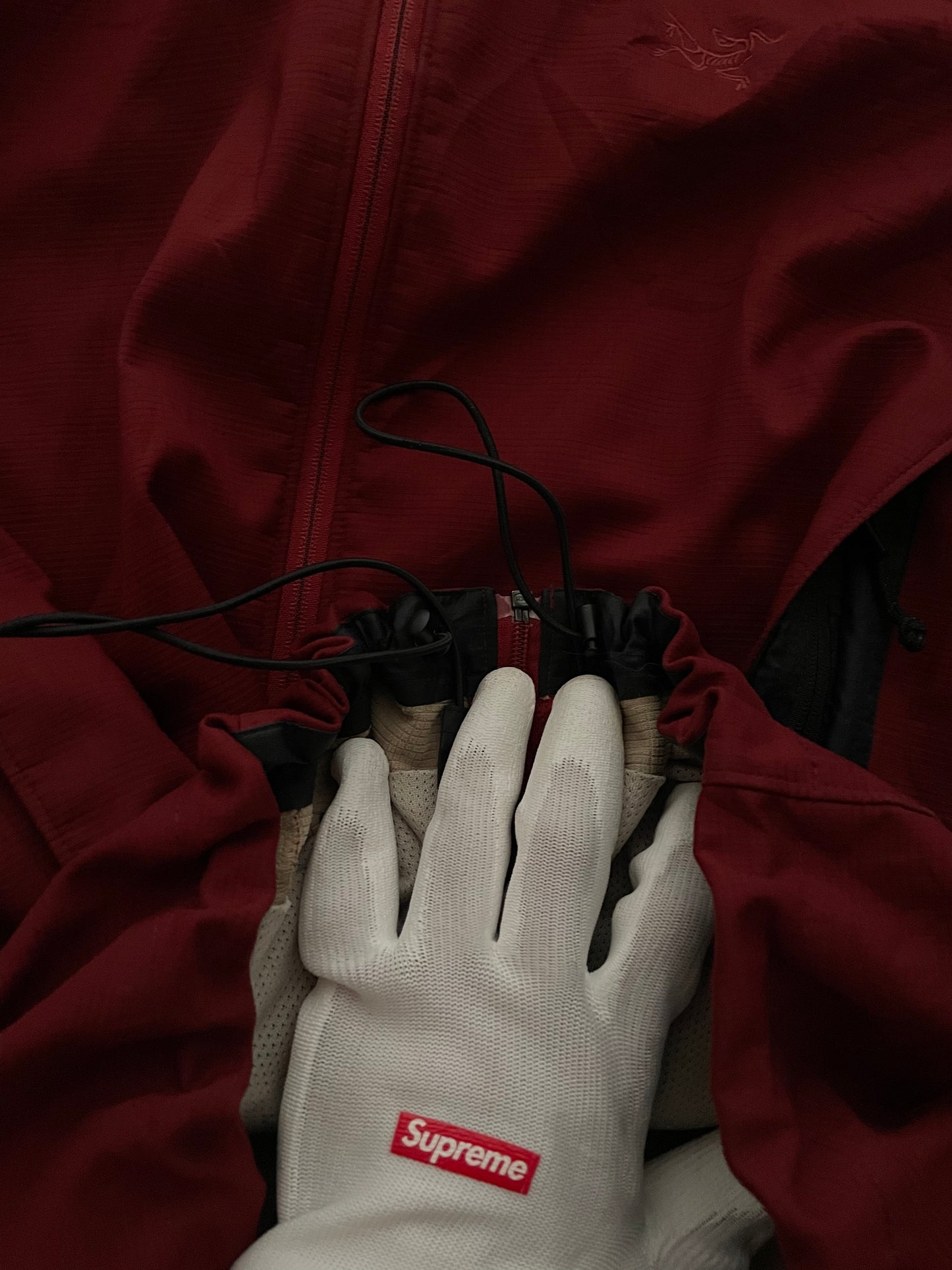 jacket Arc’teryx rojo sangre con tecnología incorporada