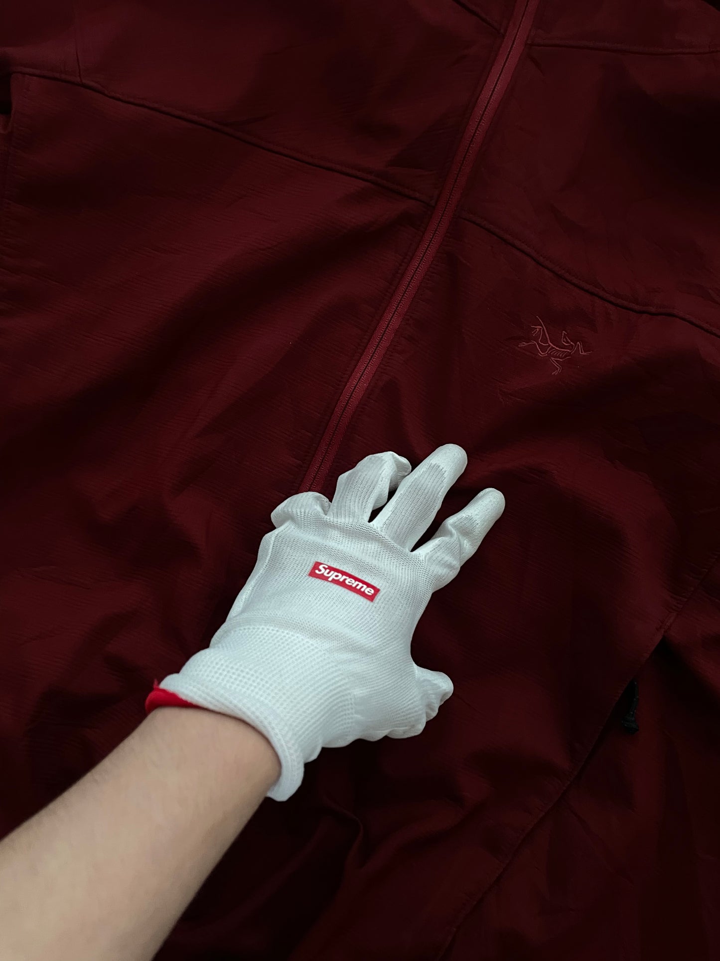 jacket Arc’teryx rojo sangre con tecnología incorporada